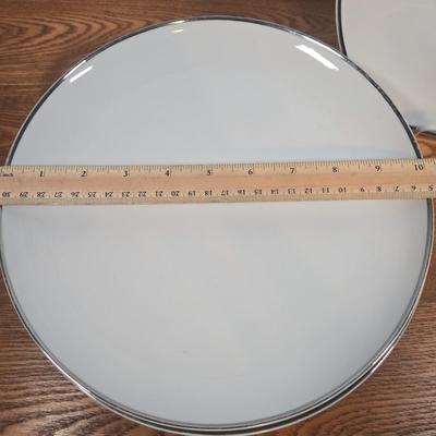 LOT 150: Vintage Harmony House China Set/ 8 Dinner Plates, 8 Salad Plates, 7 Soup Bowls, 7 Dessert Bowls, 1 Serving Bowl, 8 Cups &...