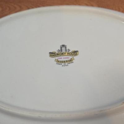 LOT 150: Vintage Harmony House China Set/ 8 Dinner Plates, 8 Salad Plates, 7 Soup Bowls, 7 Dessert Bowls, 1 Serving Bowl, 8 Cups &...