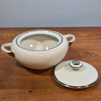 LOT 150: Vintage Harmony House China Set/ 8 Dinner Plates, 8 Salad Plates, 7 Soup Bowls, 7 Dessert Bowls, 1 Serving Bowl, 8 Cups &...