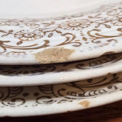 LOT 151: Vintage Sebring Pottery Chantilly Dinnerware/ 8 Dinner Plates, 8 Soup Bowls, 4 Dessert Plates, 4 Dessert Bowls, and Creamer...