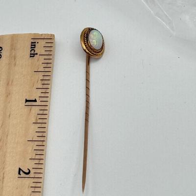 LOT 182: 14k Gold & Opal Antique Hat Pin in Case (1.6gtw)