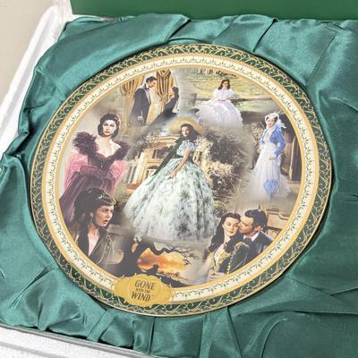 LOT 185: Great gift! New! Large 12" Bradford Exchange Limited Edition Gone with the Wind Masterpiece Collectors Plate #1000/5000