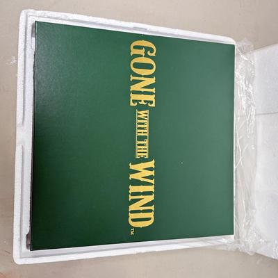 LOT 185: Great gift! New! Large 12" Bradford Exchange Limited Edition Gone with the Wind Masterpiece Collectors Plate #1000/5000