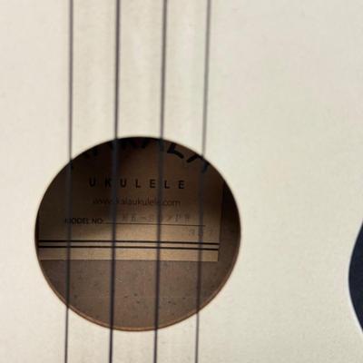 LOT 193: Makala Ukulele MK-SD7PW 30 (22”)