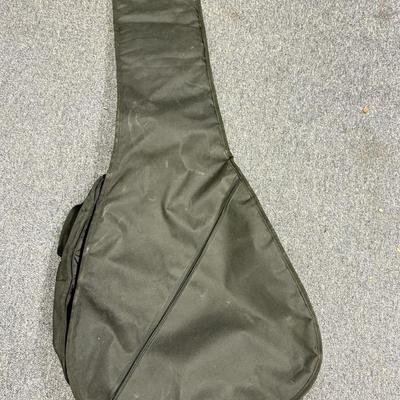 LOT 193: Makala Ukulele MK-SD7PW 30 (22”)