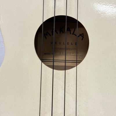 LOT 193: Makala Ukulele MK-SD7PW 30 (22”)