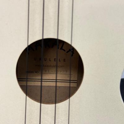 LOT 193: Makala Ukulele MK-SD7PW 30 (22”)