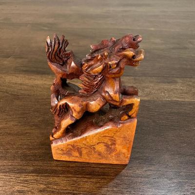 VINTAGE CHINESE CHOP STAMP WITH SOAPSTONE HORSES