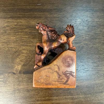 VINTAGE CHINESE CHOP STAMP WITH SOAPSTONE HORSES