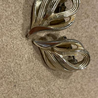 Coro clip ons, dichroic glass pendant and mesh heart bracelet