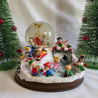 Peanuts Ultimate Snow Globe