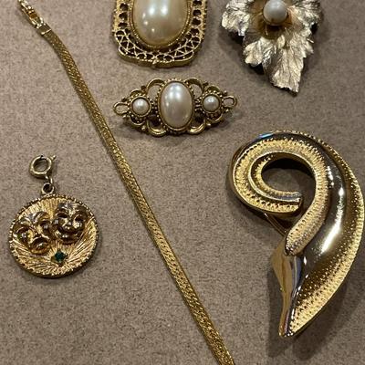 Vintage gold tone pins, scarf clip and bracelet