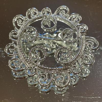 Silver tone brooches including Sarah Cov