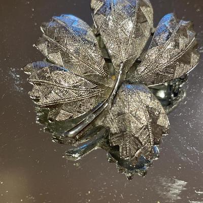 Silver tone brooches including Sarah Cov