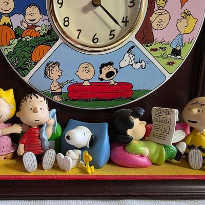 Peanuts Four Seasons Clock