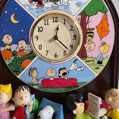 Peanuts Four Seasons Clock