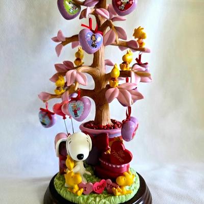 Snoopy Valentine Tree