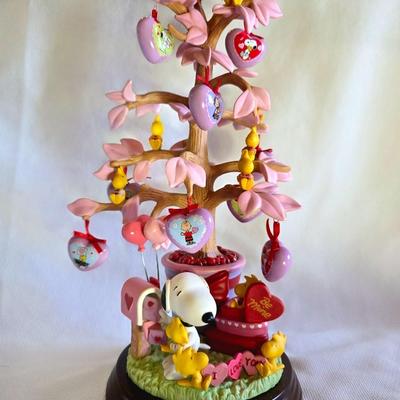 Snoopy Valentine Tree
