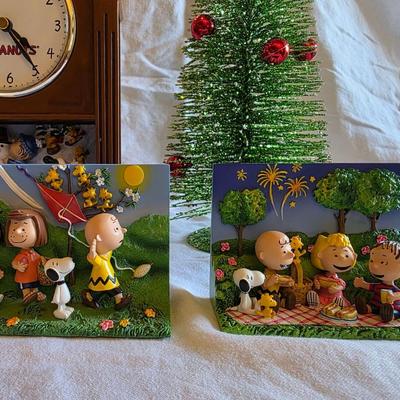 Peanuts Four Seasons DESK Clock