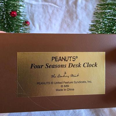 Peanuts Four Seasons DESK Clock
