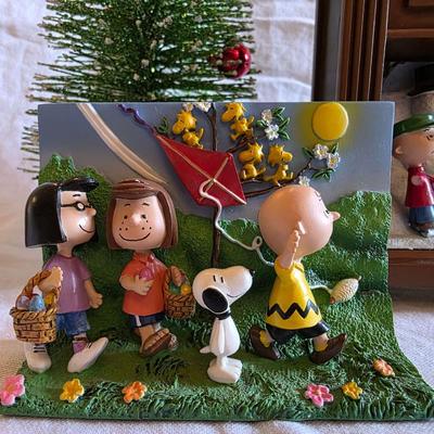 Peanuts Four Seasons DESK Clock
