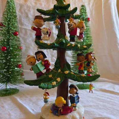 Peanuts Musical Christmas Tree