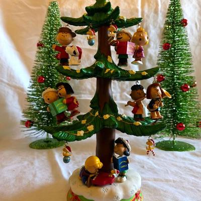 Peanuts Musical Christmas Tree
