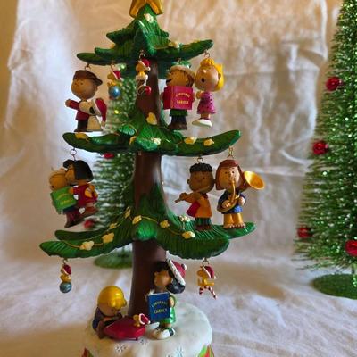 Peanuts Musical Christmas Tree