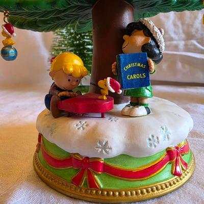 Peanuts Musical Christmas Tree