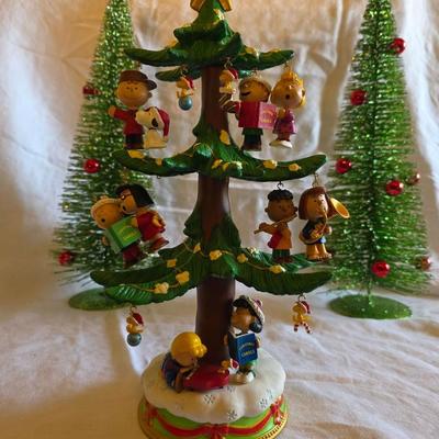 Peanuts Musical Christmas Tree