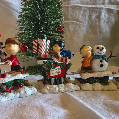 Peanuts Christmas Train
