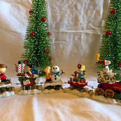 Peanuts Christmas Train