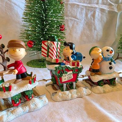 Peanuts Christmas Train
