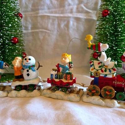 Peanuts Christmas Train