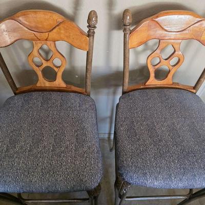 2 Barstools