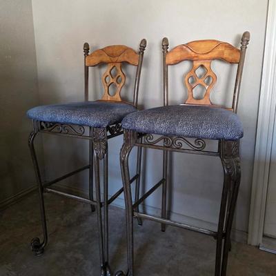 2 Barstools