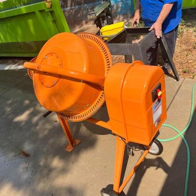 CEMENT MIXER ON WHEELS (please read description)