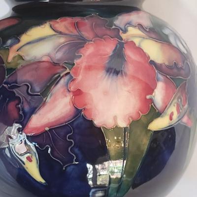 Moorcroft Pottery to HM the Queen (O-KD)