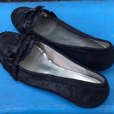 Anne Klein black textured flats