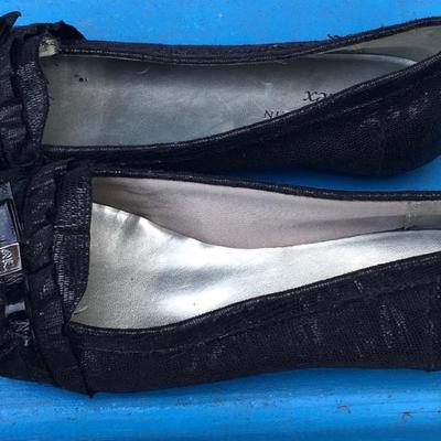 Anne Klein black textured flats