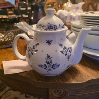 Tea pitcher