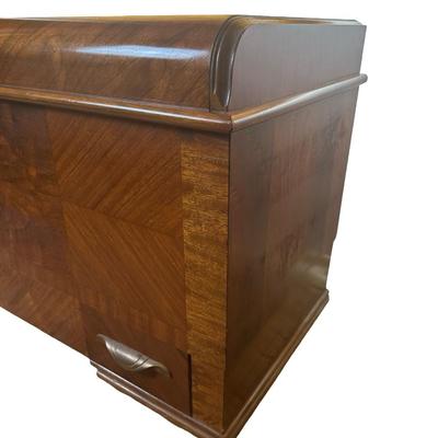 Lane Cedar Chest with Bottom Drawer & Interior Tray