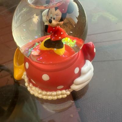 Disney Minnie Mouse snow globe
