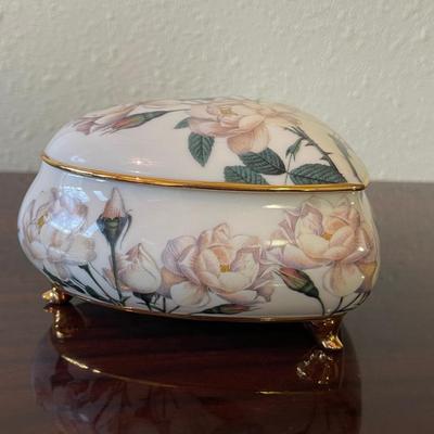 Sale Photo Thumbnail #81: beautiful heart shaped trinket box from smithsonian collection exclusively by Gorham