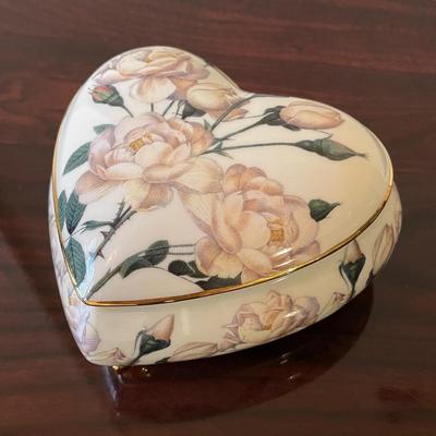 Sale Photo Thumbnail #79: beautiful heart shaped trinket box from smithsonian collection exclusively by Gorham