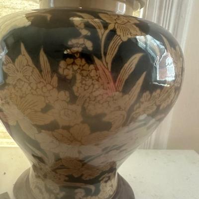 28" Black and Tan Floral Bouquet Vase Lamp By red lantern