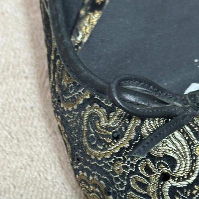 Nine West black and gold brocade ballet flats.