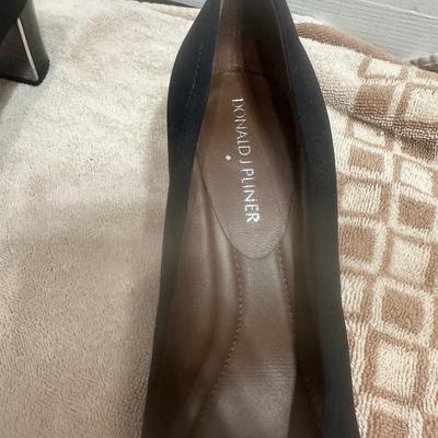 Donald J Pliner Corin Black Crepe Elastic Block Heel Pumps