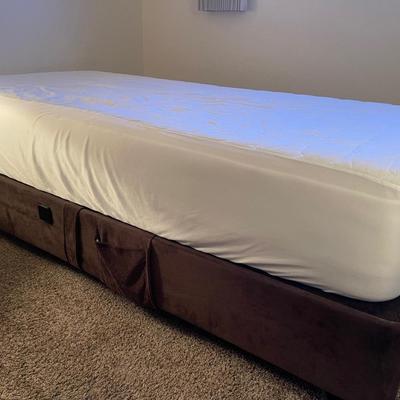 Sale Photo Thumbnail #138: Massaging, gravity bed NUFLEX FOUNDATION by SIMMONS 
twin size 
has two outlets one on each side
one remote