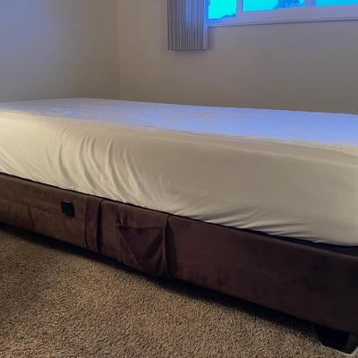 Sale Photo Thumbnail #137: Massaging, gravity bed NUFLEX FOUNDATION by SIMMONS 
twin size 
has two outlets one on each side
one remote